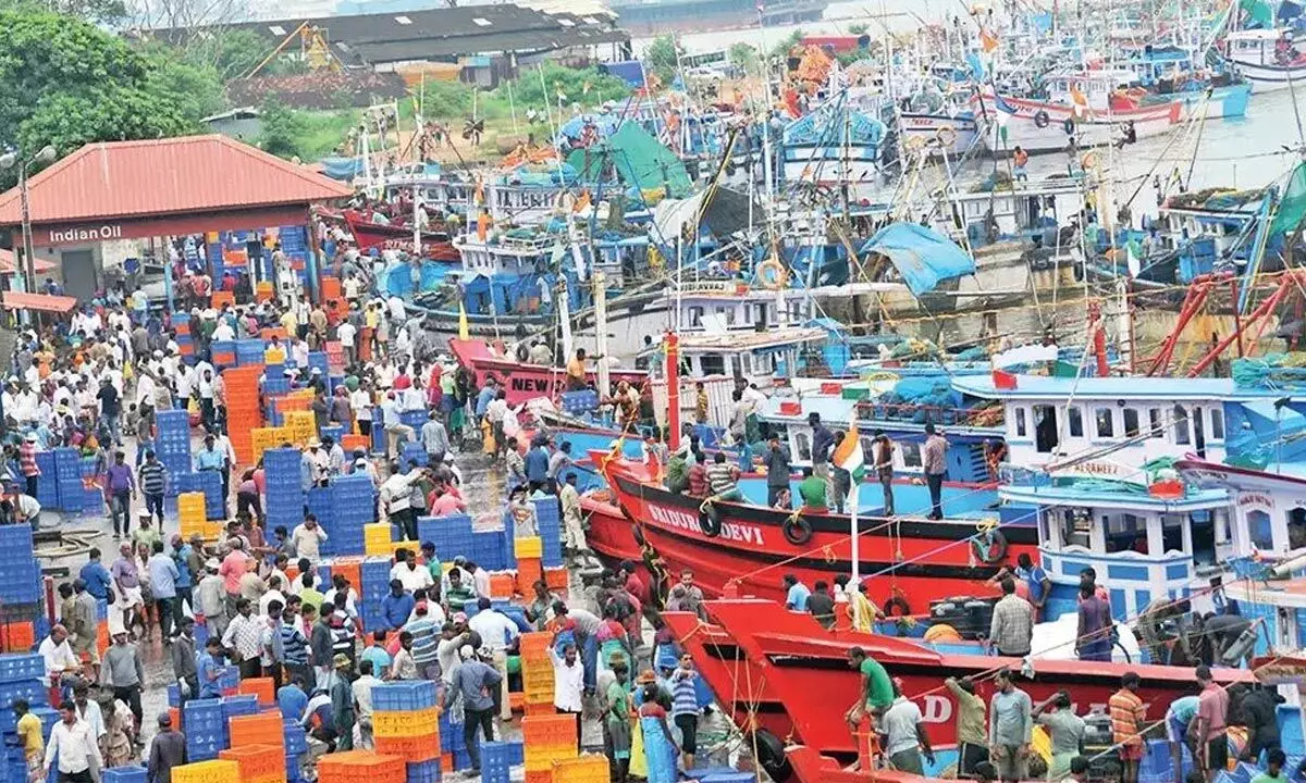 Fishermen protest at Malpe Port over caste case row