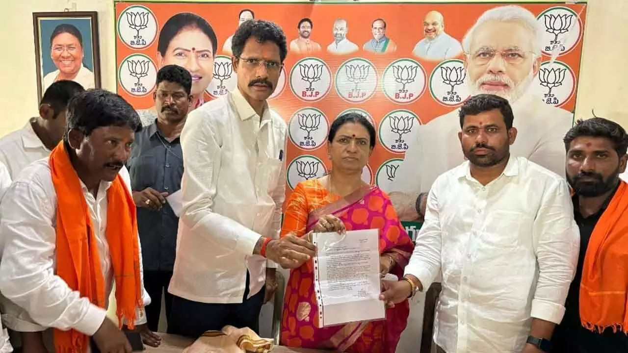 BJP Leaders Urge DK Aruna to Address Key Development Issues in Jogulamba Gadwal BJP Leaders Urge DK Aruna to Address Key Development Issues in Jogulamba Gadwal