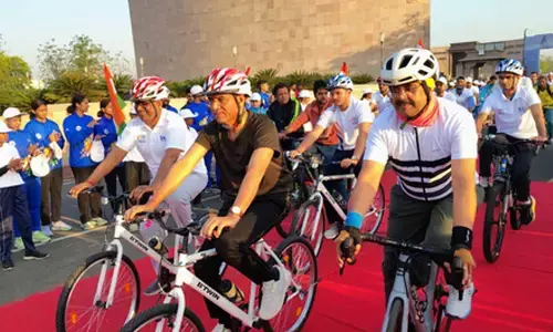 Sport Min Mandaviya leads over 500 riders during Fit India Sundays on Cycle in Lucknow
