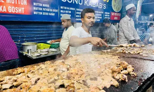 Foodies flock to eateries to tickle their taste buds