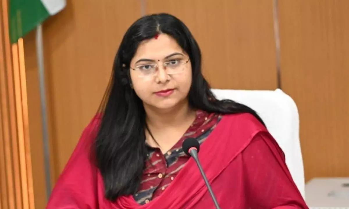 Public service prog by phone every Monday