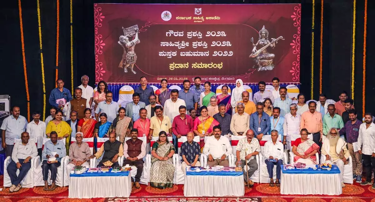Mulling to distribute Kannada Rajyotsava awards without calling for applications: Minister Shivaraj Tangadagi Mulling to distribute Kannada Rajyotsava awards without calling for applications: Minister Shivaraj Tangadagi