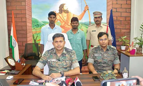 Maoist commanders surrender
