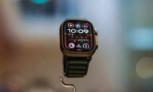 Apple Watch to Get Camera and AI by 2027, Report Says
