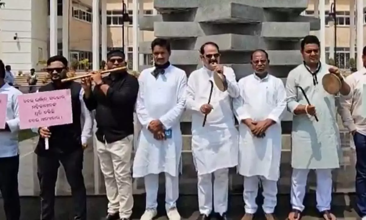 12 Cong MLAs suspended for indiscipline in Odisha Assembly 12 Cong MLAs suspended for indiscipline in Odisha Assembly