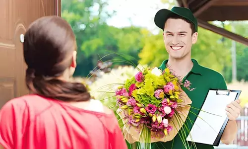 White Roses in the UAE: Gift-Giving Etiquette and Cultural Significance