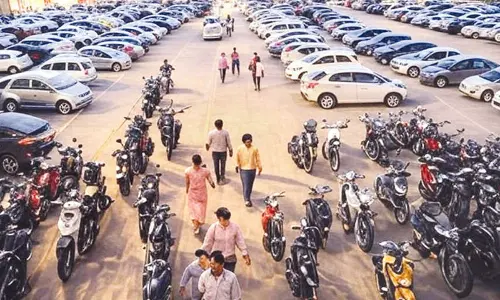 Govt issues norms for parking fee in multiplexes, complexes