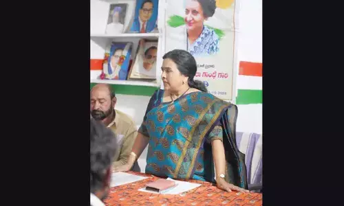 Jhansi promises party posts for hard working youth