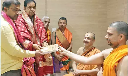 TTD Chairman visits Vyasaraja Mutt, seeks blessings from pontiffs