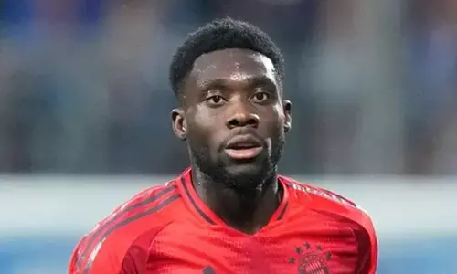 Bayerns Alphonso Davies ruled out for several months with ACL injury