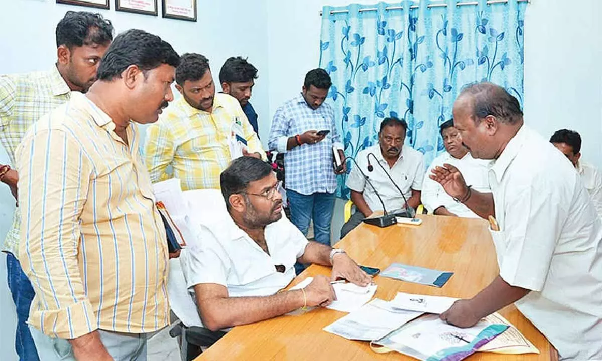 Srikalahasti MLA vows swift action on land disputes in Rajiv Nagar Srikalahasti MLA vows swift action on land disputes in Rajiv Nagar