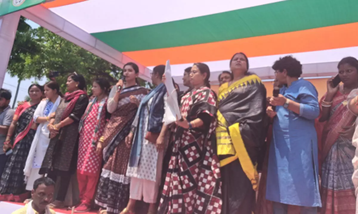 Cong begins protest rally in Bhubaneswar over rising crime against women