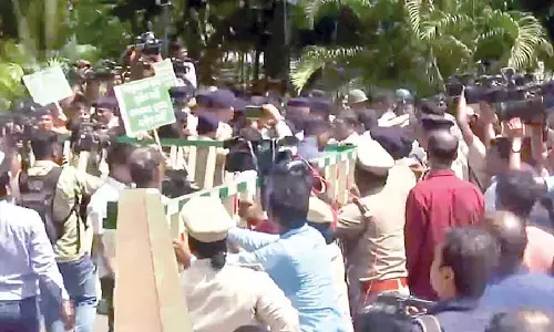 Congress MLAs scuffle with security personnel