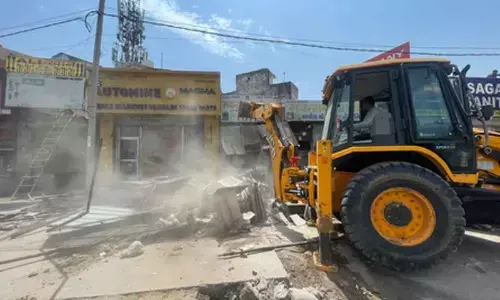 Gurugram: Anti-encroachment drive continues on Sheetla Mata Road