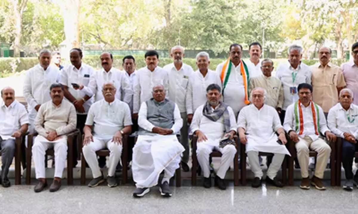 Kharge meets DCC chiefs from Karnataka; DK Shivakumar says a great step forward