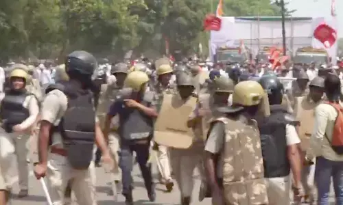 Congress - police face-off during protest rally