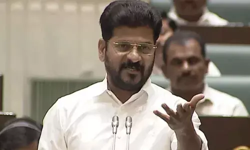 CM lobs water diversion bomb at farm houses of KCR, Harish