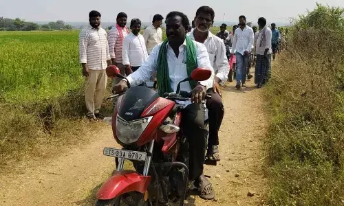 Farmers in Distress as Dried Crops Spark Political Outrage in Gadwal.