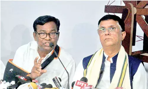 Cong questions CM’s silence on scuffle