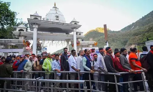 Devotees throng Mata Vaishno Devi shrine on Day 1 of Chaitra Navratri