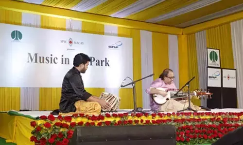 Delhi: Sarod maestro enthrals music lovers at NDMCs concert