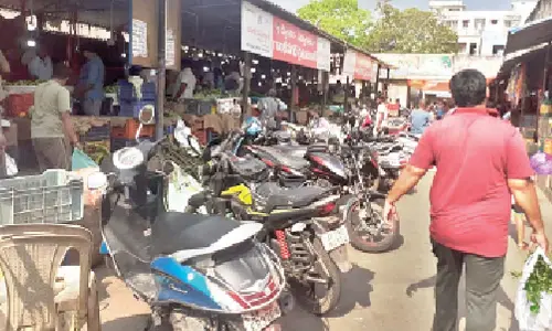 BJP seeks solution to problems faced by Rythu Bazaars