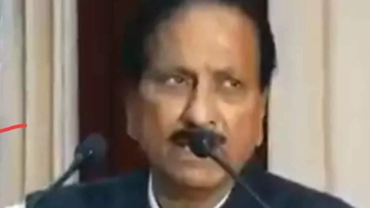 JD(U) MLC Gaus meets Lalu Prasad Yadav; sparks political speculation