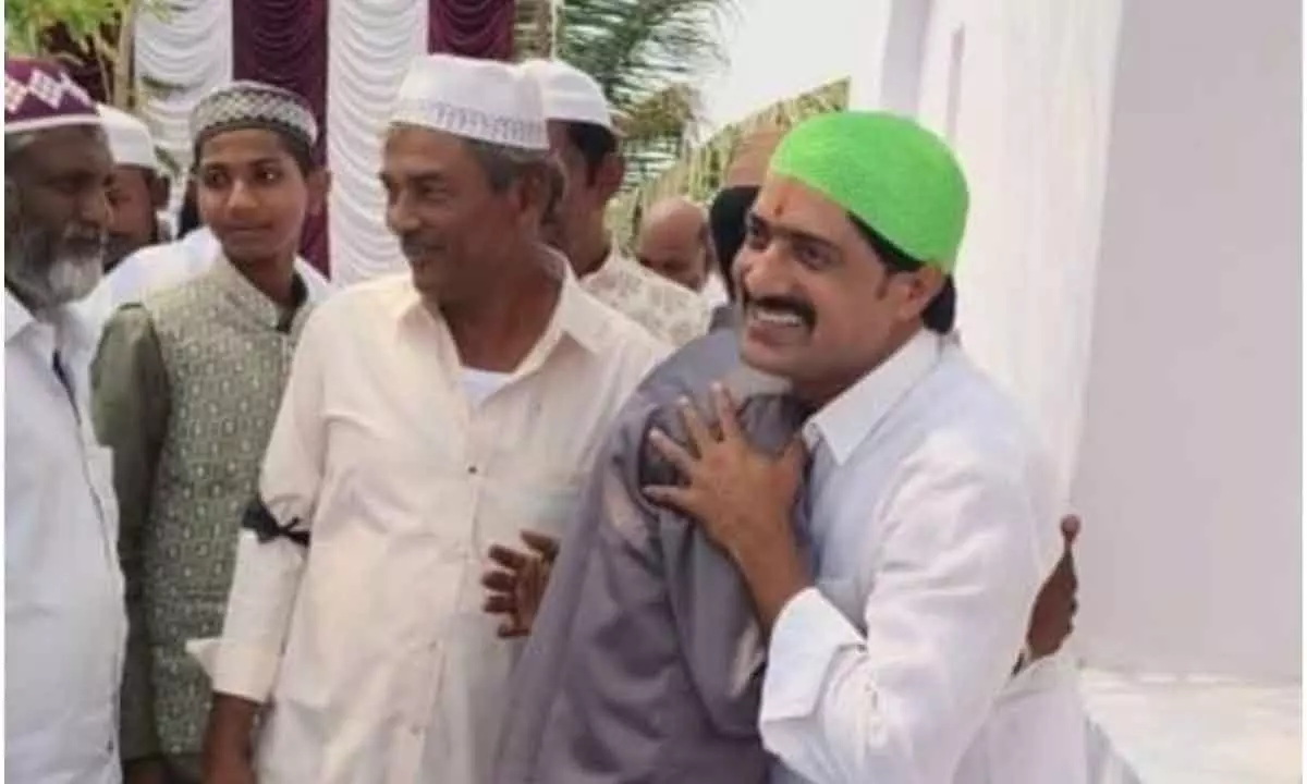 Alampur MLA Vijayudu Joins Ramadan Celebrations, Extends Festive Wishes. Alampur MLA Vijayudu Joins Ramadan Celebrations, Extends Festive Wishes.