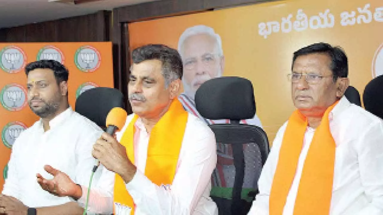 Strongly condemn sale of UoH lands: Chevella MP Konda