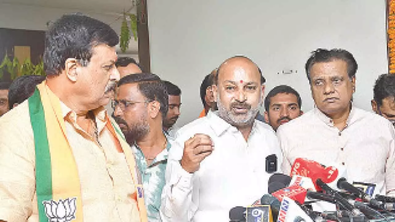 Bandi Sanjay condemns lathi-charge on UoH students Bandi Sanjay condemns lathi-charge on UoH students