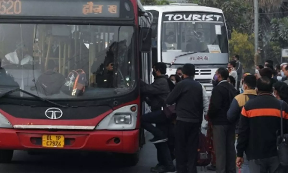Delhis green, CNG-run buses poisoning the air: CAG Report Delhis green, CNG-run buses poisoning the air: CAG Report