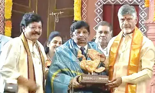 Vemulapati receives ‘Kala Ratna’