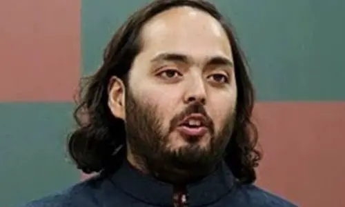 Reliances Anant Ambani Begins Padyatra to Dwarkadhish Temple