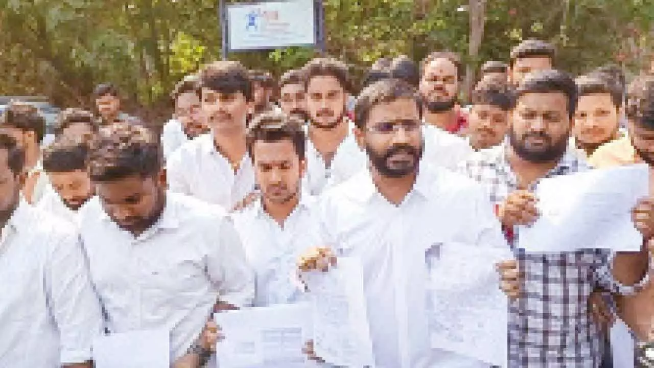 Cong MLC slams KTR’s double standards over UoH protest Cong MLC slams KTR’s double standards over UoH protest