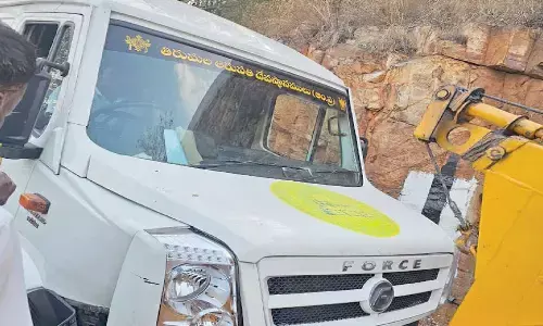 8 injured as TTD van hits protection wall on ghat road