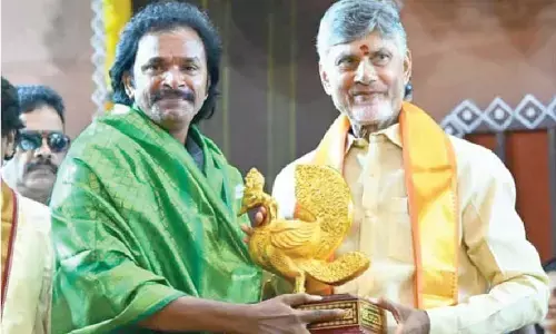 Rangam Rajesh receives Kala Ratna Award