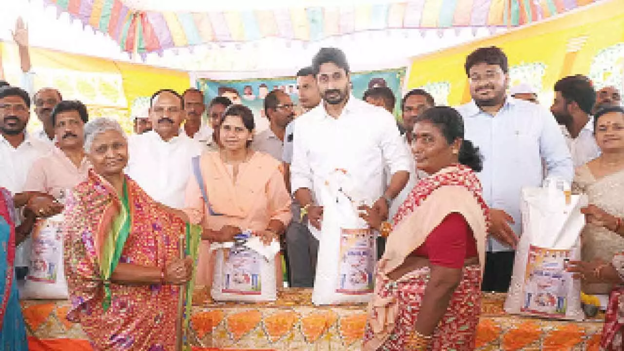 Fine rice must be distributed transparently, says Collector Fine rice must be distributed transparently, says Collector