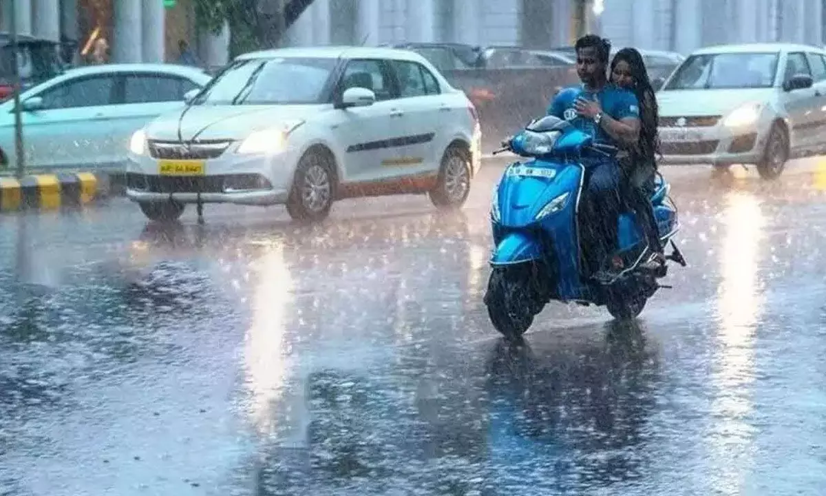 Sudden Weather Change Brings Rain to Hyderabad Sudden Weather Change Brings Rain to Hyderabad