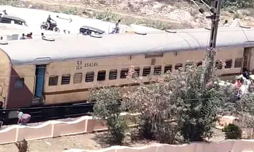 Nagavali Express derails, none hurt