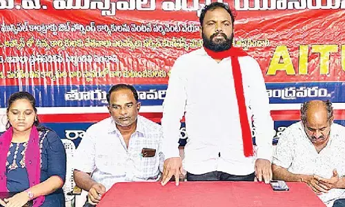 Demand for increase in retirement age for outsourced staff