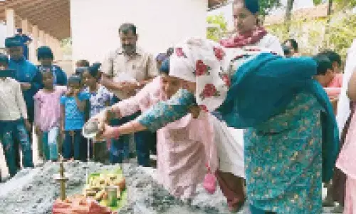 Teachers solve water crisis by digging borewell at school