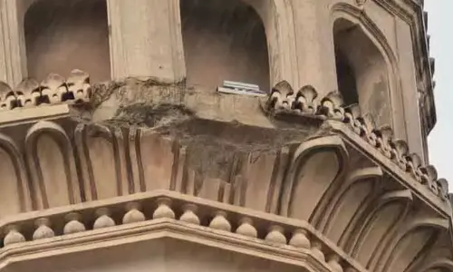 Plaster Falls from Charminar Minaret, Tourists Panic
