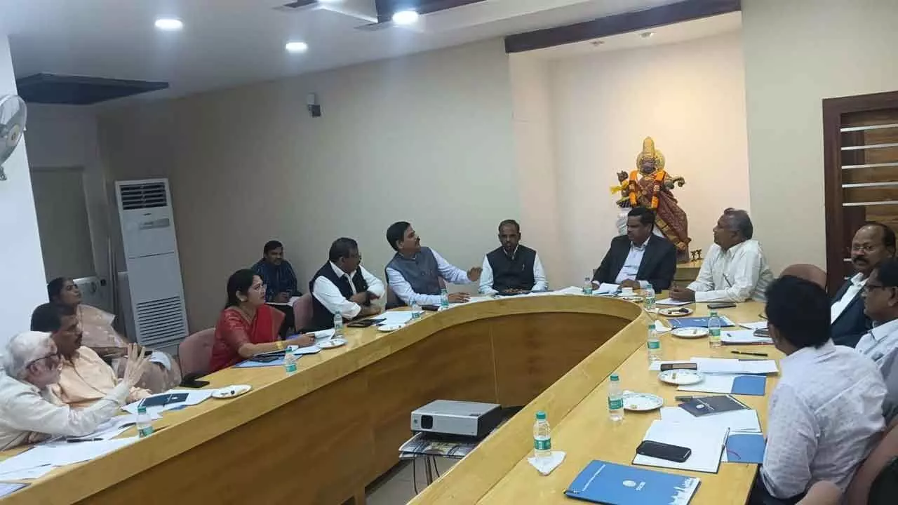 V-Cs hold meet on varsity reforms V-Cs hold meet on varsity reforms