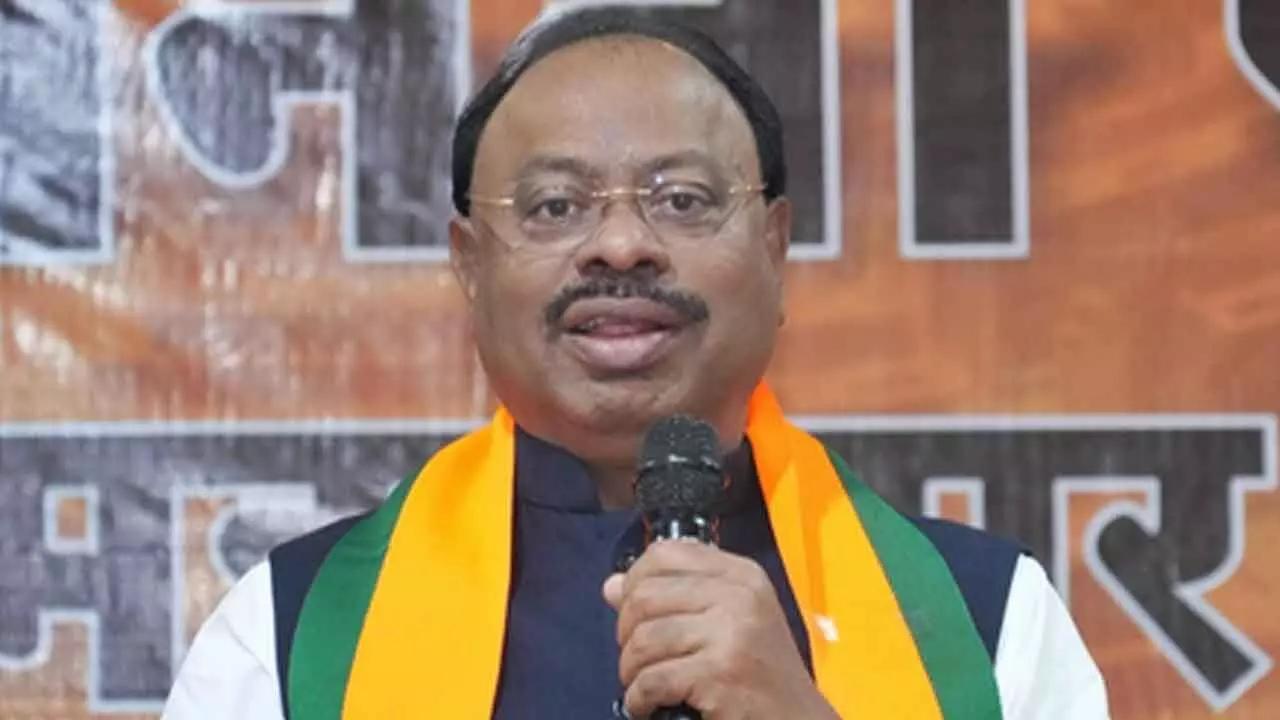 Uddhav Thackeray has betrayed Balasaheb’s ideals, says Bawankule on Waqf Bill Uddhav Thackeray has betrayed Balasaheb’s ideals, says Bawankule on Waqf Bill