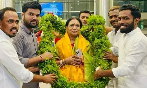 Grand Welcome for DK Aruna in Hyderabad After Passage of Wakf Board Amendment Bill