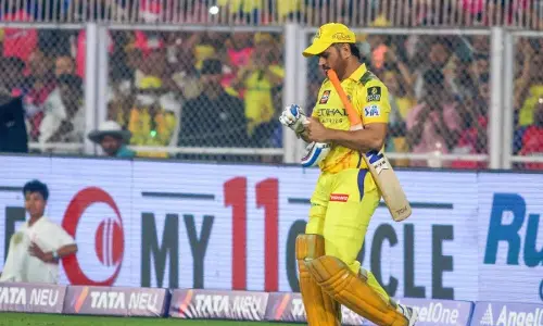 Dhoni likely to captain CSK against DC if Gaikwad not fit in time, says Hussey
