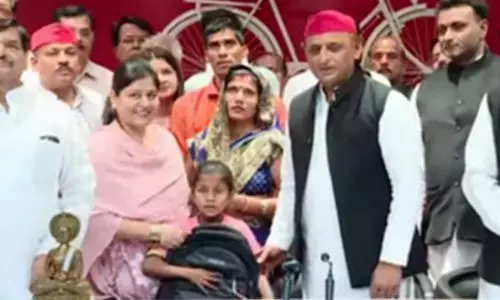 Akhilesh Yadav felicitates Ananya, the girl who saved her books during demolition drive