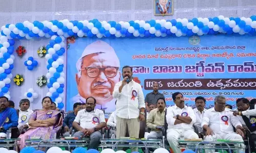 Naini offers floral tributes to Jagjivan Ram