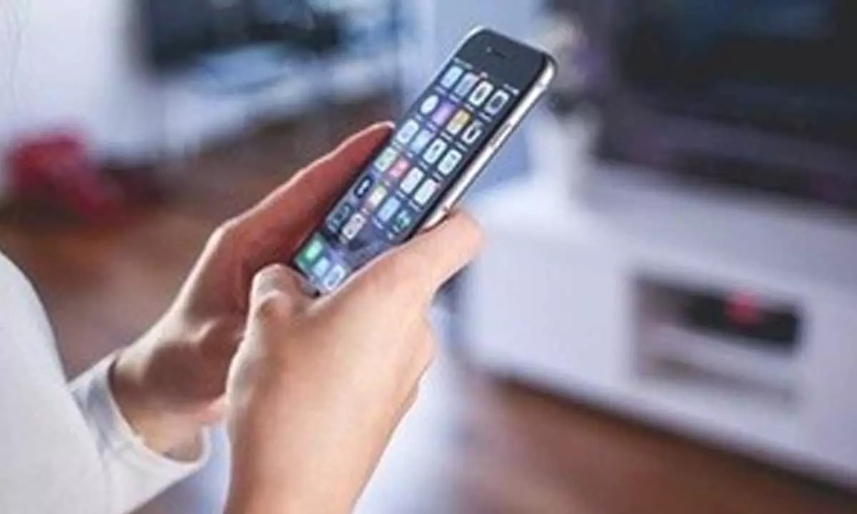 Young females at higher social anxiety risk due to excessive smartphone use: Study Young females at higher social anxiety risk due to excessive smartphone use: Study