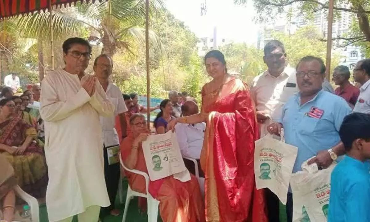 Cloth bags given away to residents Cloth bags given away to residents
